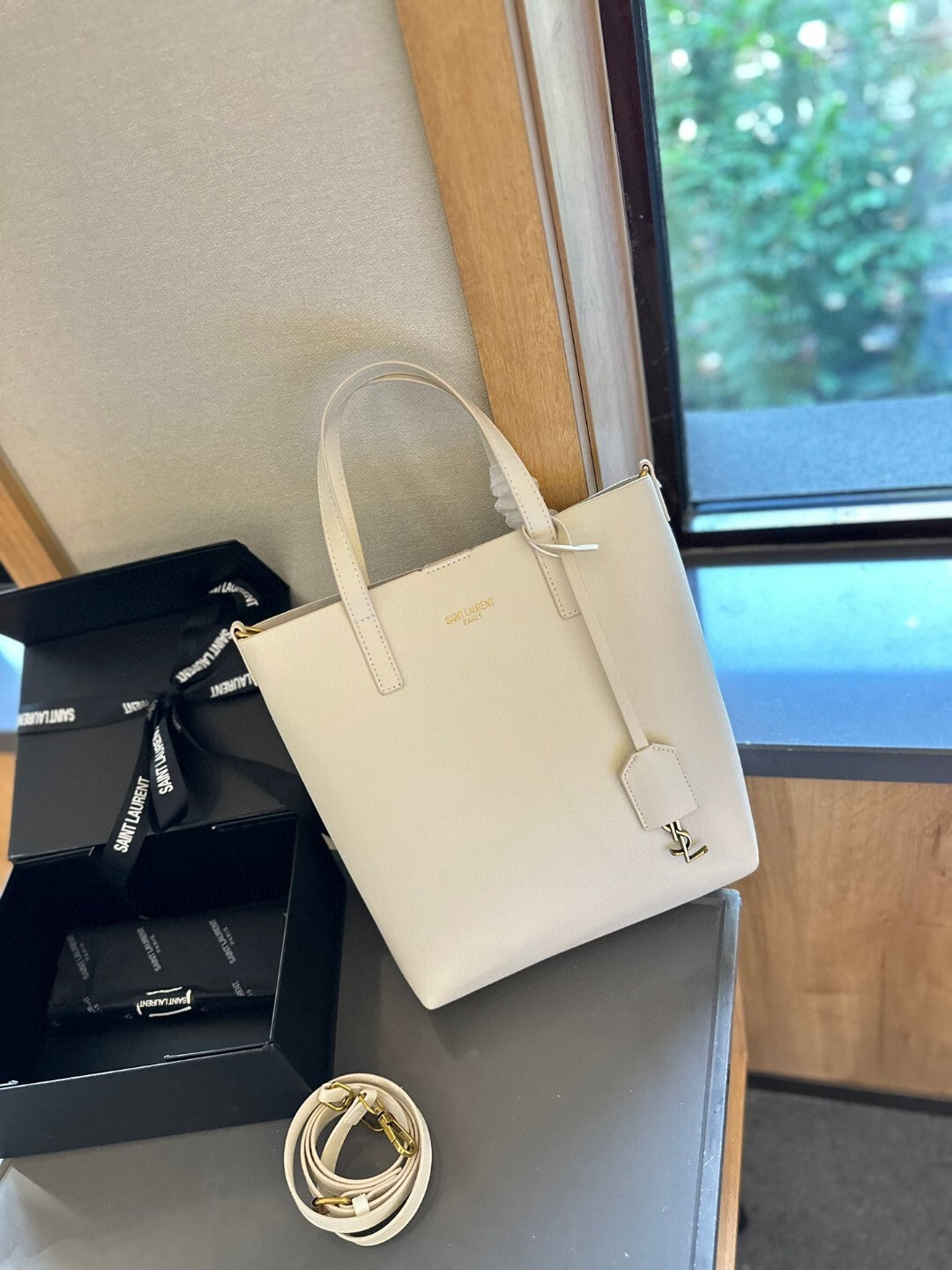 Bolsa Tote Feminina Saint Laurent – Branca Minimalista