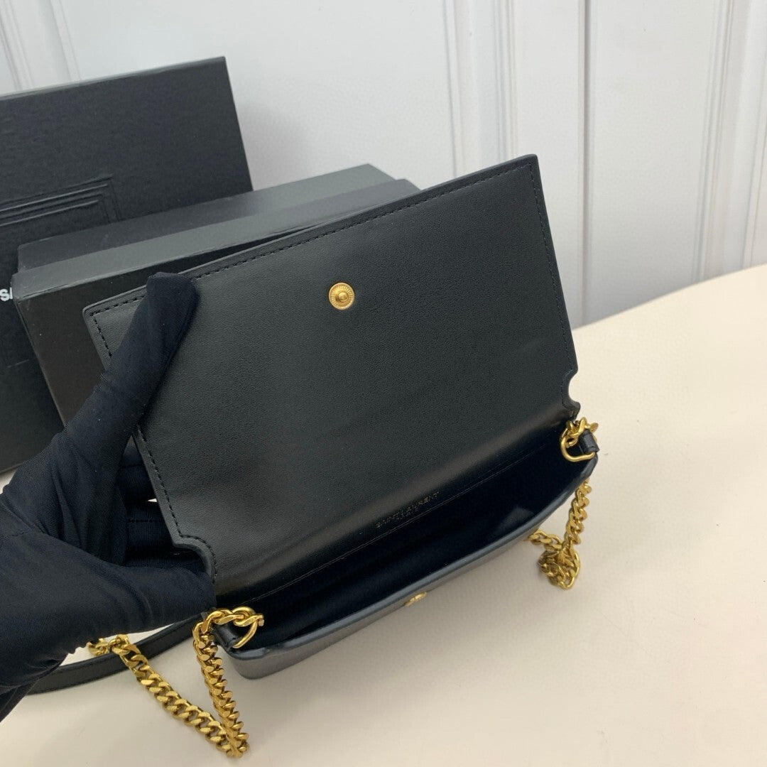 Bolsa Tiracolo Feminina Saint Laurent – Preta Lisa com Corrente Dourada