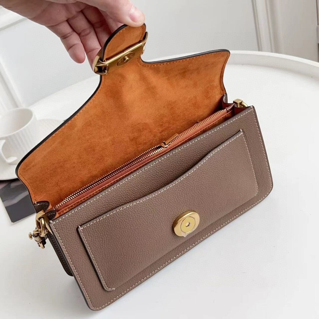 Bolsa Shoulder Bag Coach – Modelo Tabby (Marrom / Taupe)