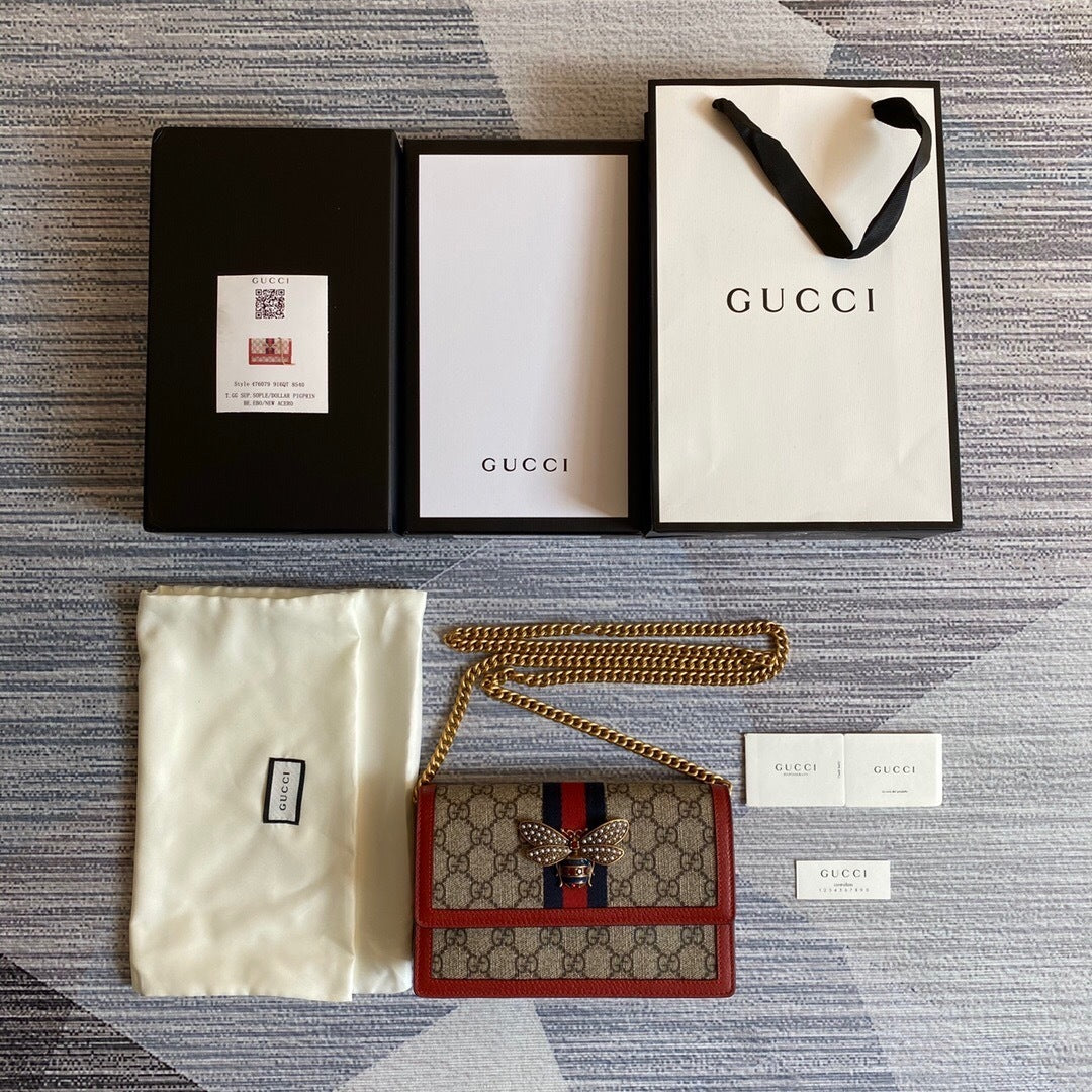 Bolsa Carteira com Corrente Gucci – GG Bee (bege com vermelho)