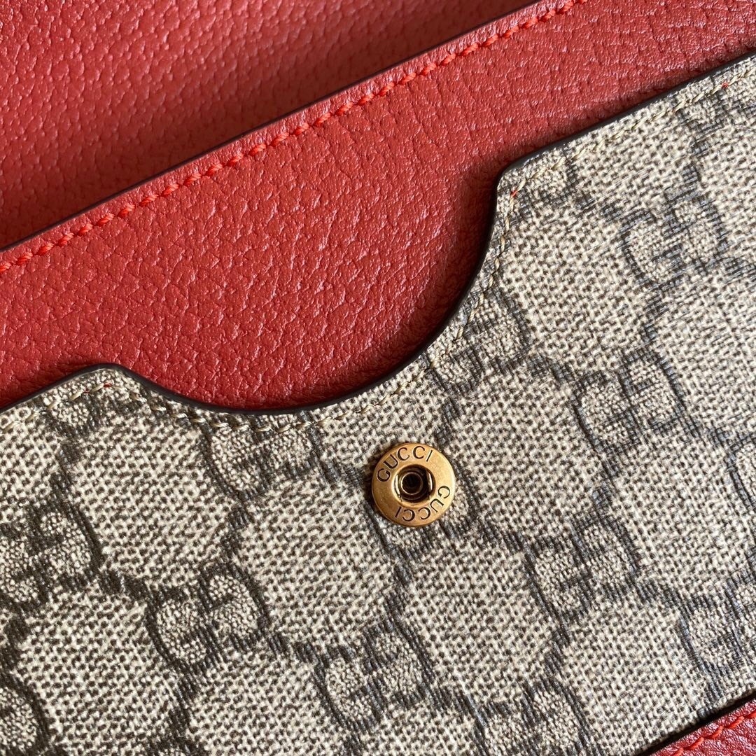 Bolsa Carteira com Corrente Gucci – GG Bee (bege com vermelho)