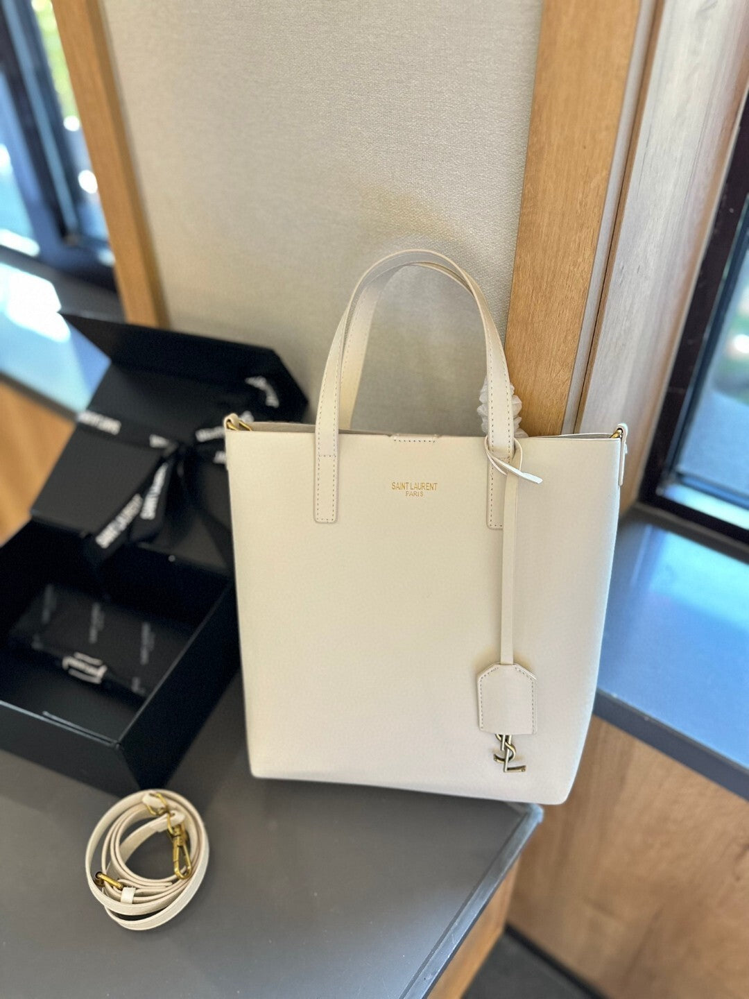 Bolsa Tote Feminina Saint Laurent – Branca Minimalista