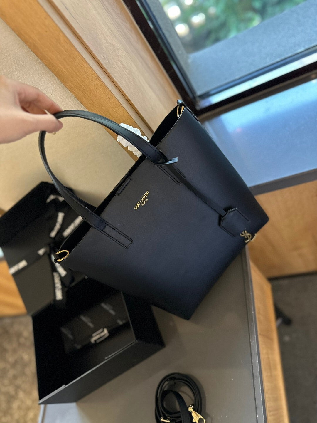 Bolsa Tote Feminina Saint Laurent – Preta Minimalista