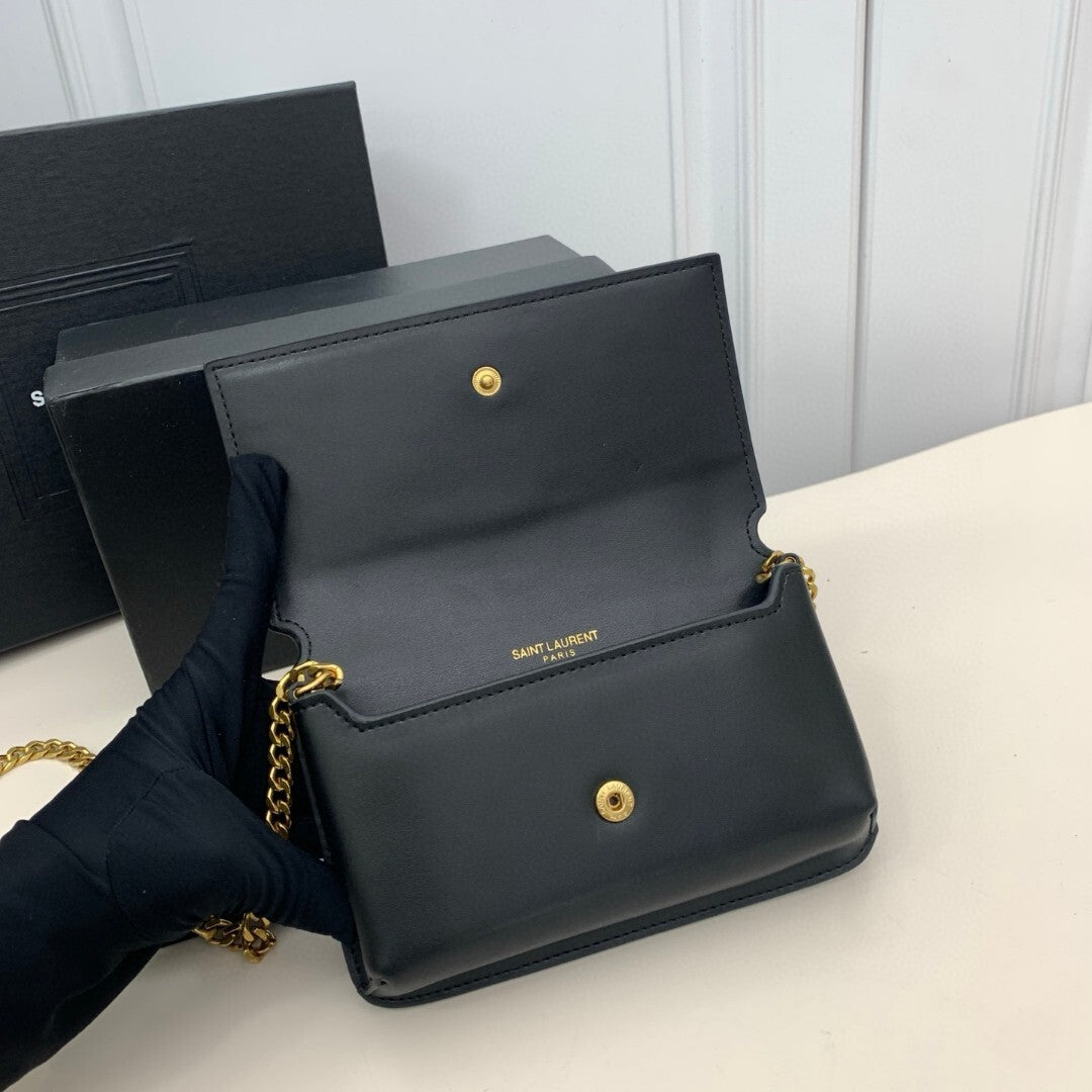 Bolsa Tiracolo Feminina Saint Laurent – Preta Lisa com Corrente Dourada