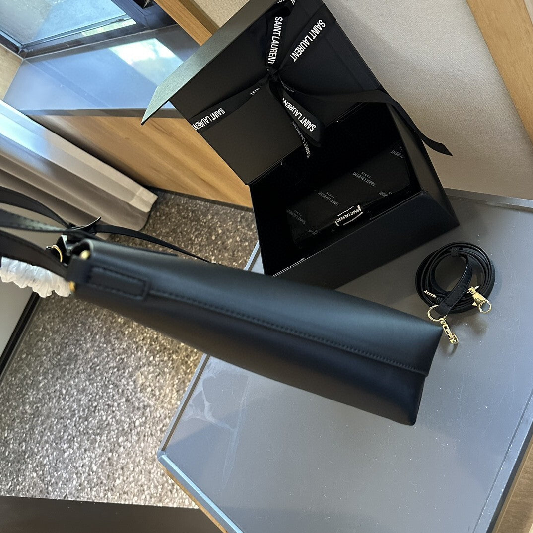 Bolsa Tote Feminina Saint Laurent – Preta Minimalista