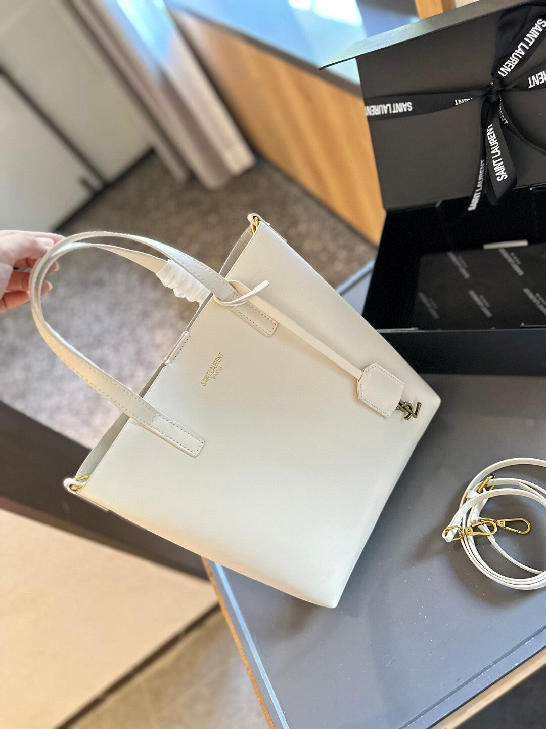 Bolsa Tote Feminina Saint Laurent – Branca Minimalista